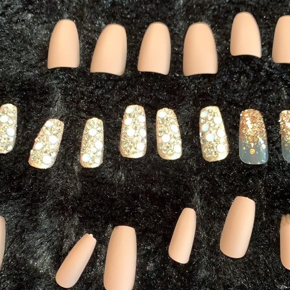 Kiss® Masterpiece Heirloom Glue On Nails 30 count - Picture 7 of 10